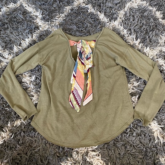 Green long sleeve shirt - Picture 2 of 2